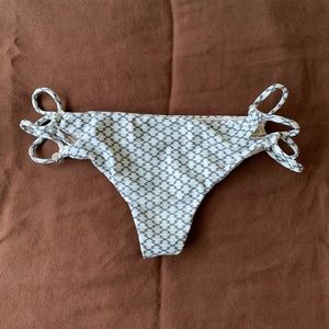 Acacia bottom in rare diamond print